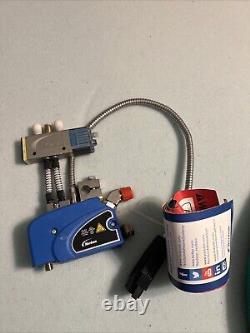 Nordson MiniBlue II Hot Melt Glue Applicator 8517901 with Valve 1095809 loc5C